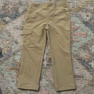 Under Armour boys cargo pants in kaki size 4